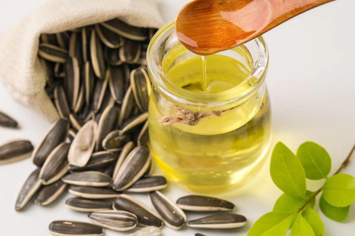 Edible sunflower seeds oil