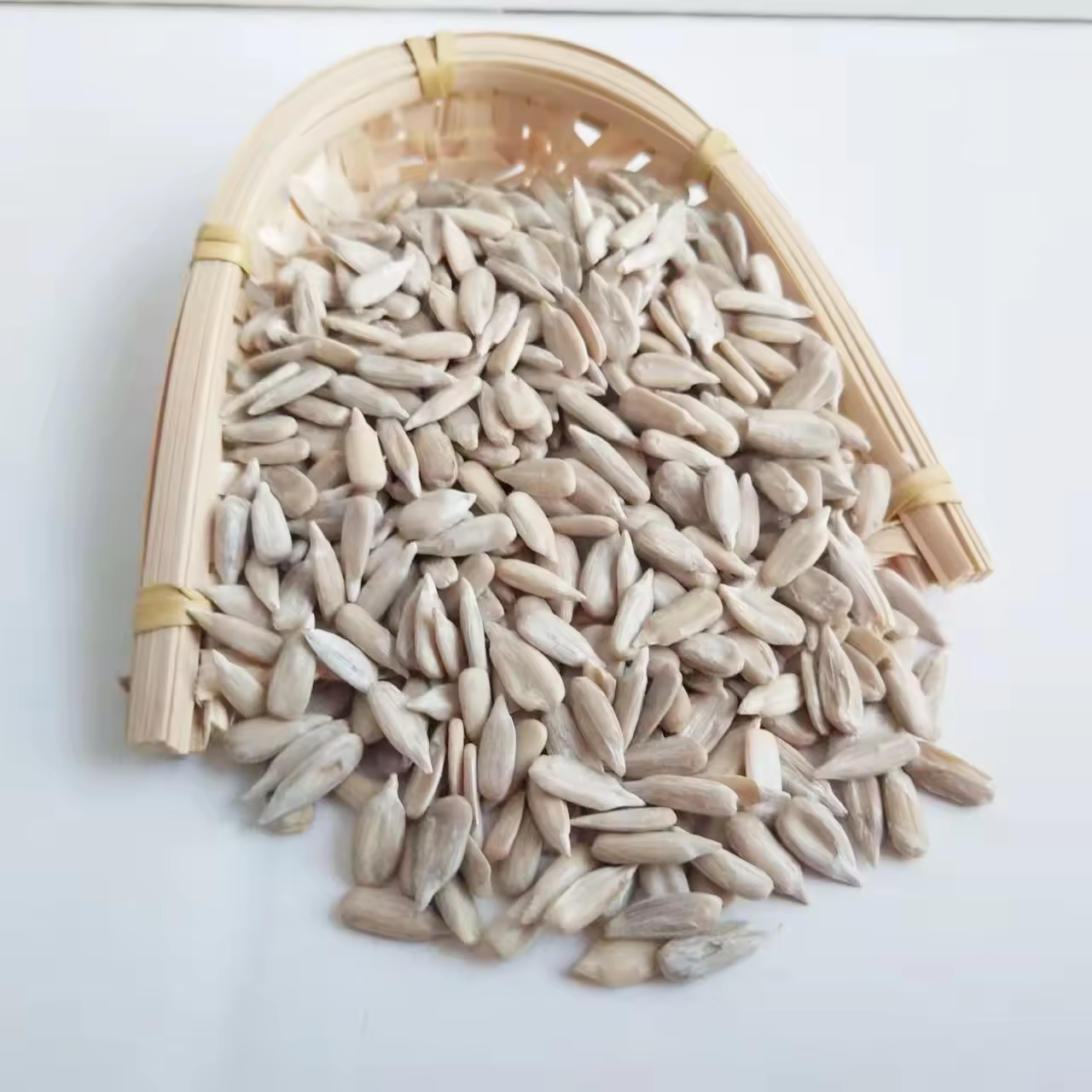 China Li Niu Niu Food Factory Wholesale Chinese Non GMO High Quality Good Price Organic Raw 361 Sunflower Seeds kernels