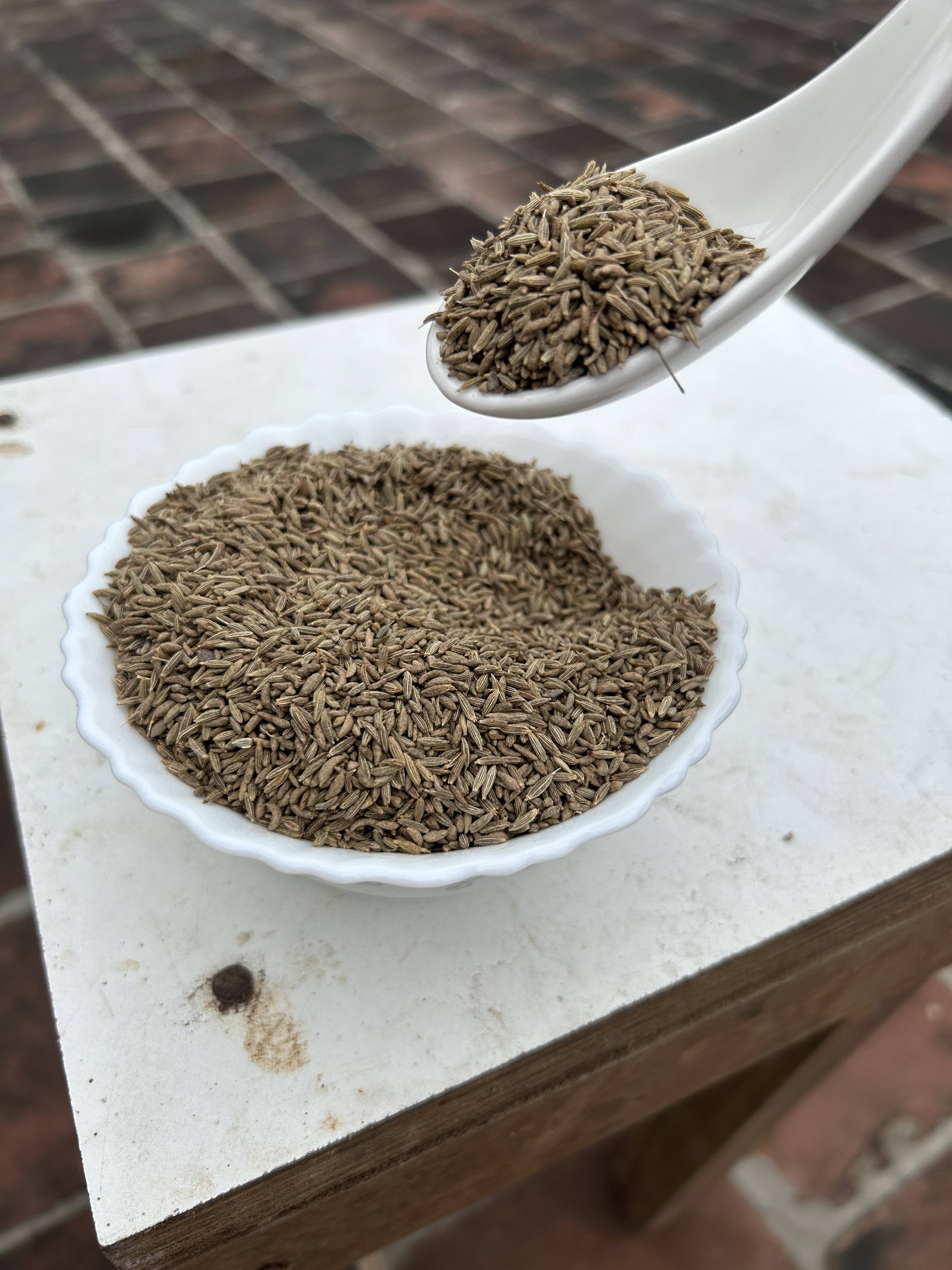 From China Li Niu Niu Food Factory wholesale Top Quality Export  Best Price whole cumin seeds