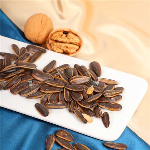 China factory wholesale accepts custom packaged sea salt flavored roasted sunflower seeds - Lnnuts