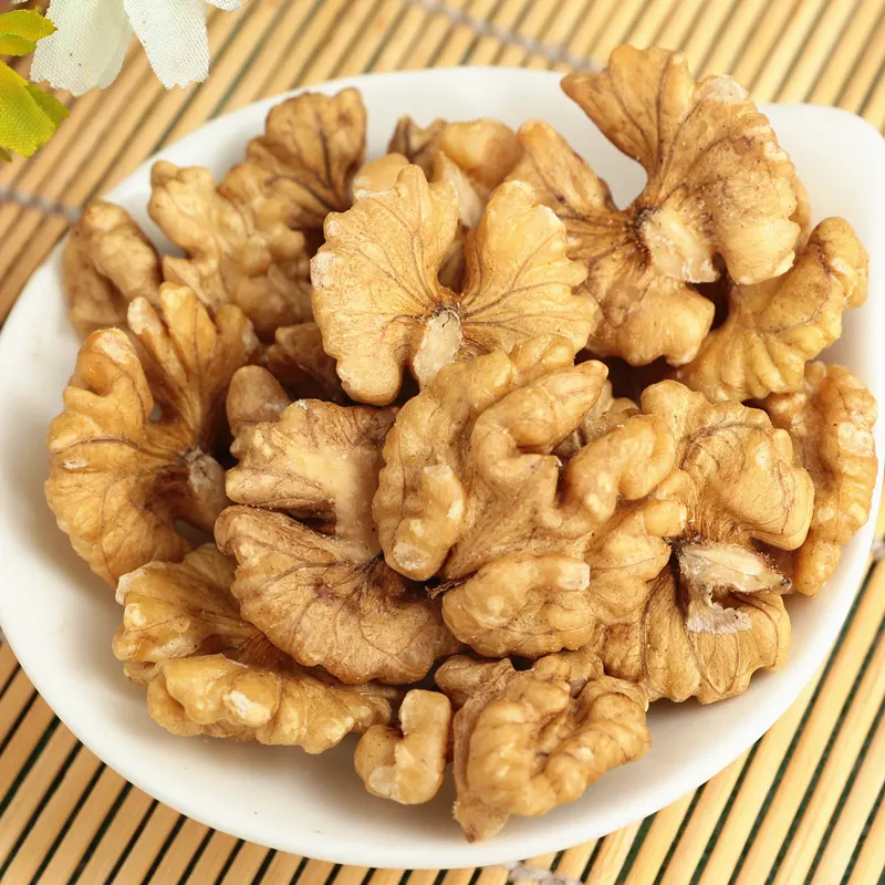 The difference between ordinary walnut kernels and white tip walnut ke