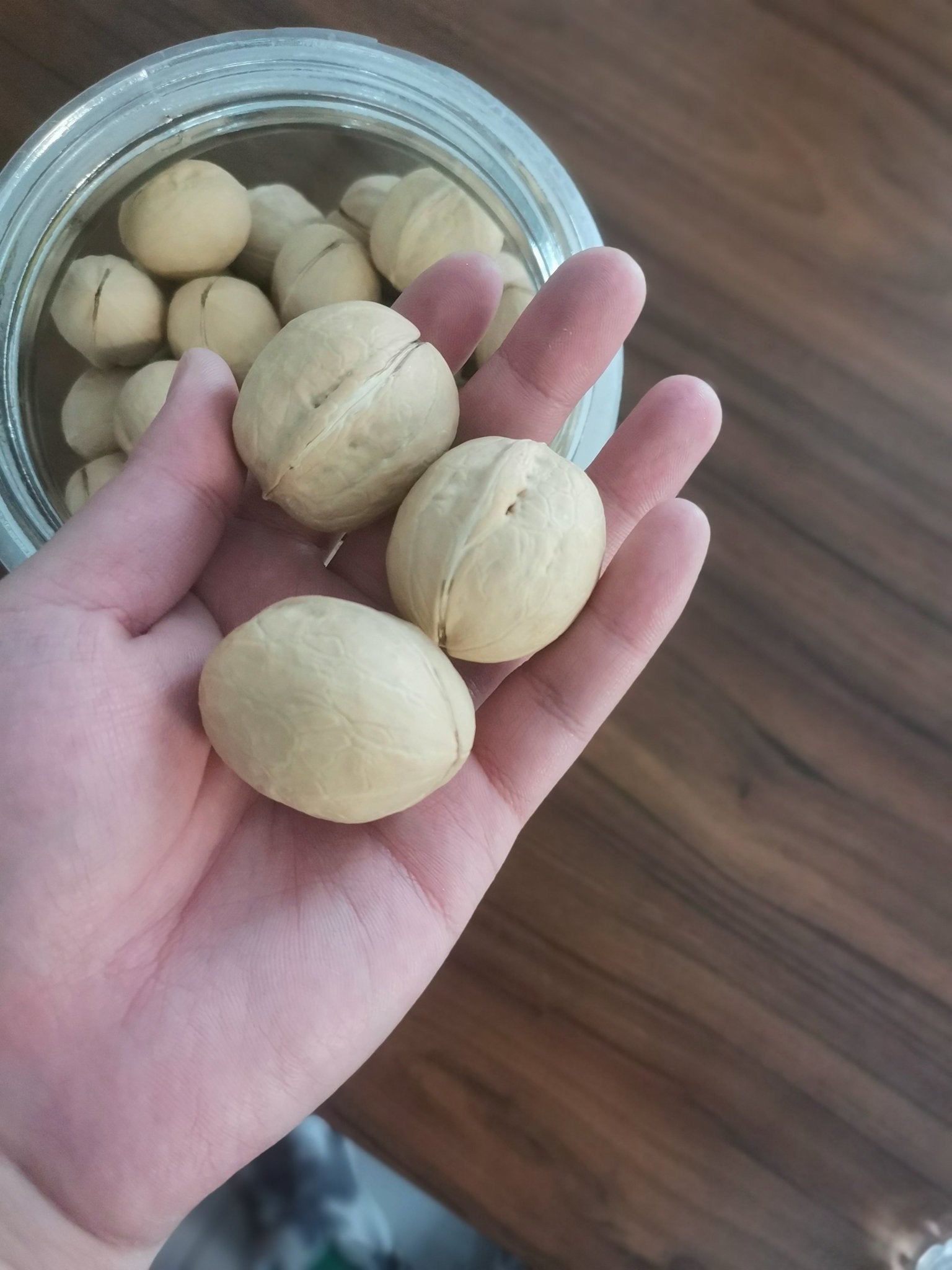 A large number of bulk high-quality Xinjiang walnuts shelled walnuts with cheap price - Lnnuts